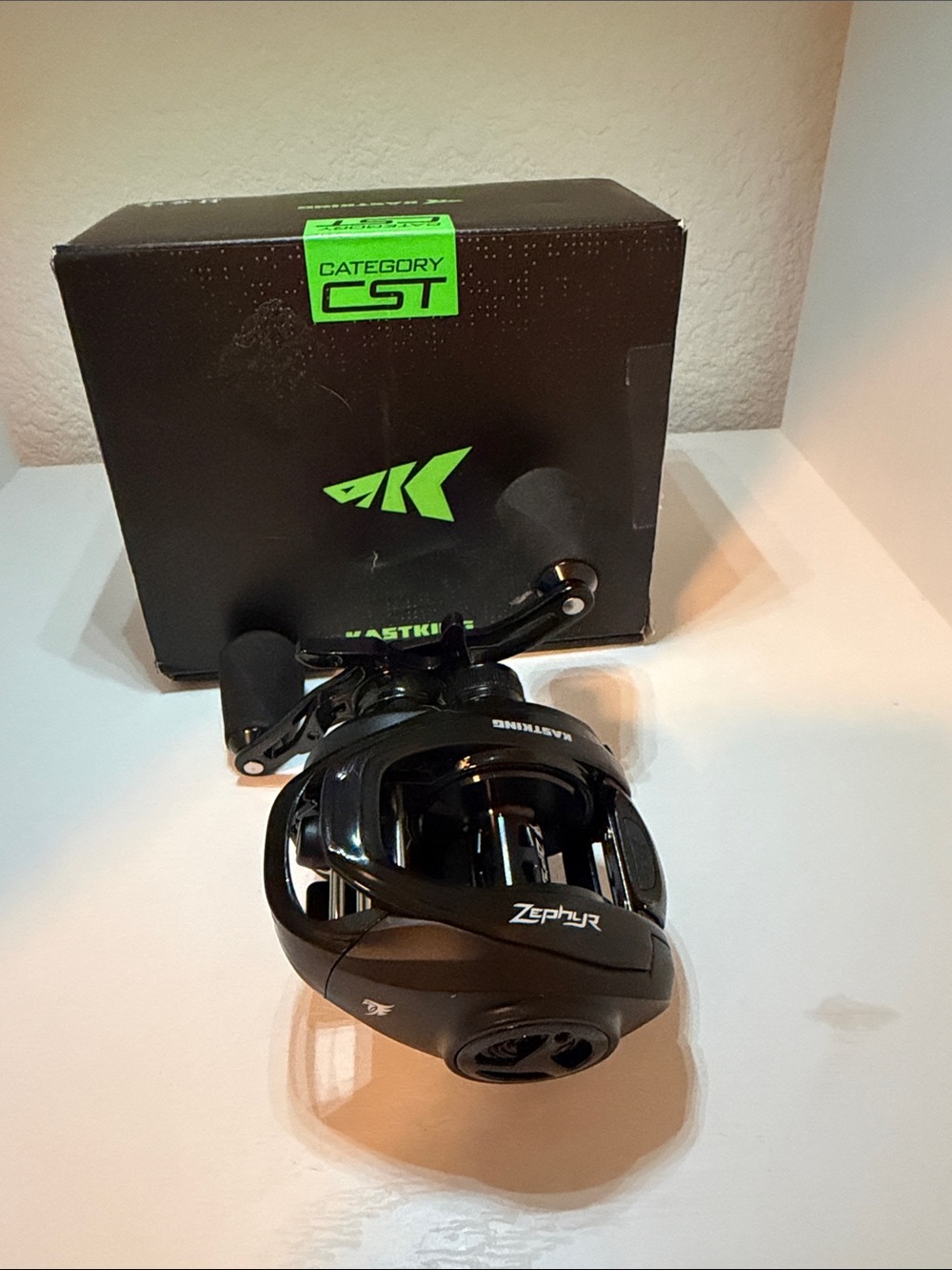 Zephyr Black Baitcasting Reel - Smooth Casting Performance